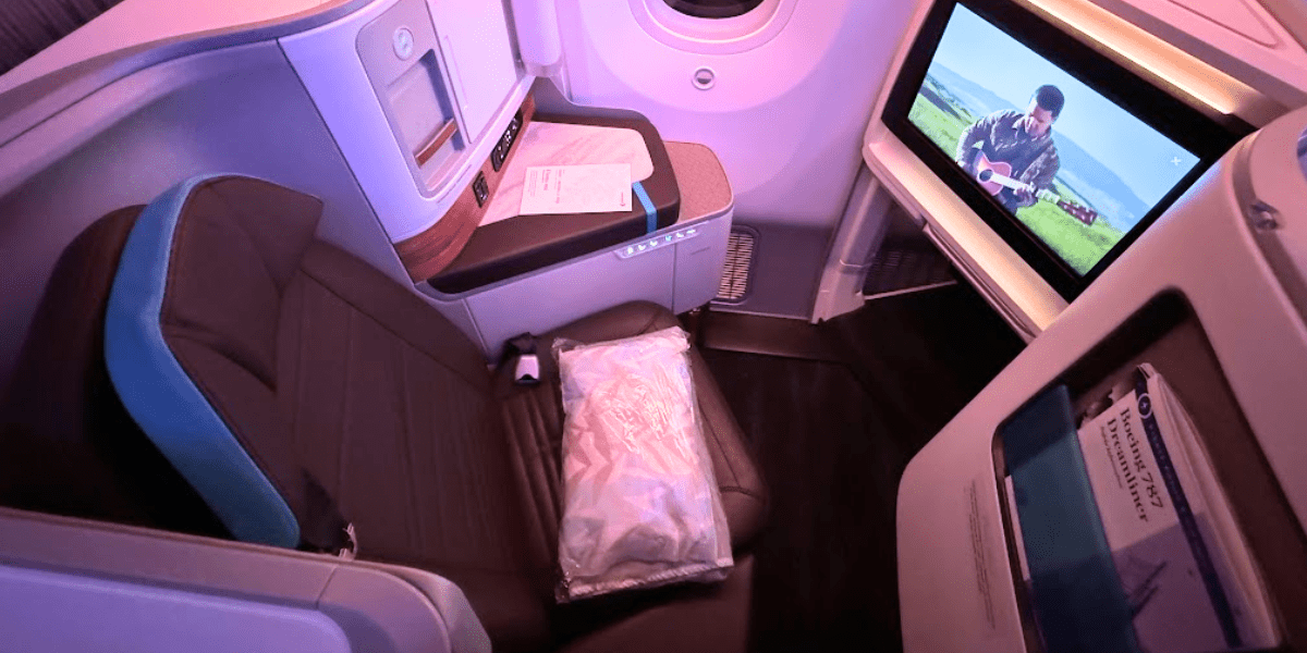 Hawaiian airlines business class.png